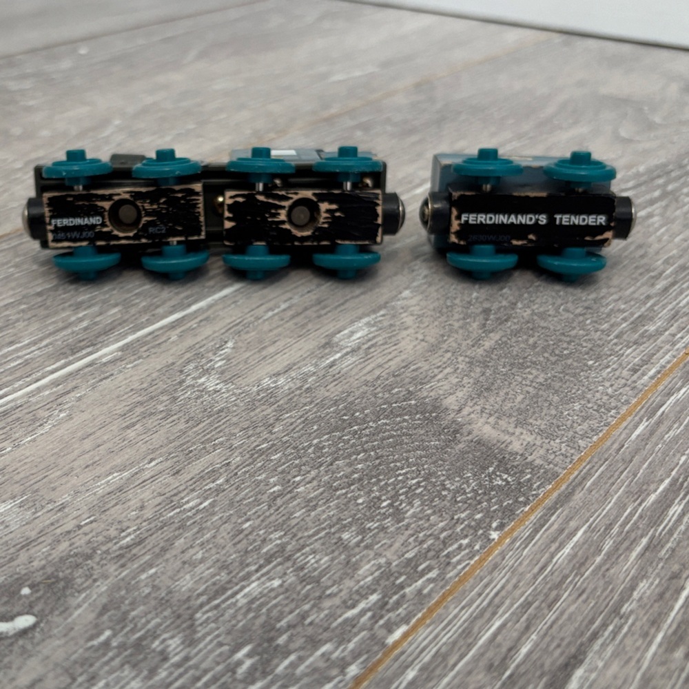 Wooden Ferdinand with Tender - Picture 6 of 8